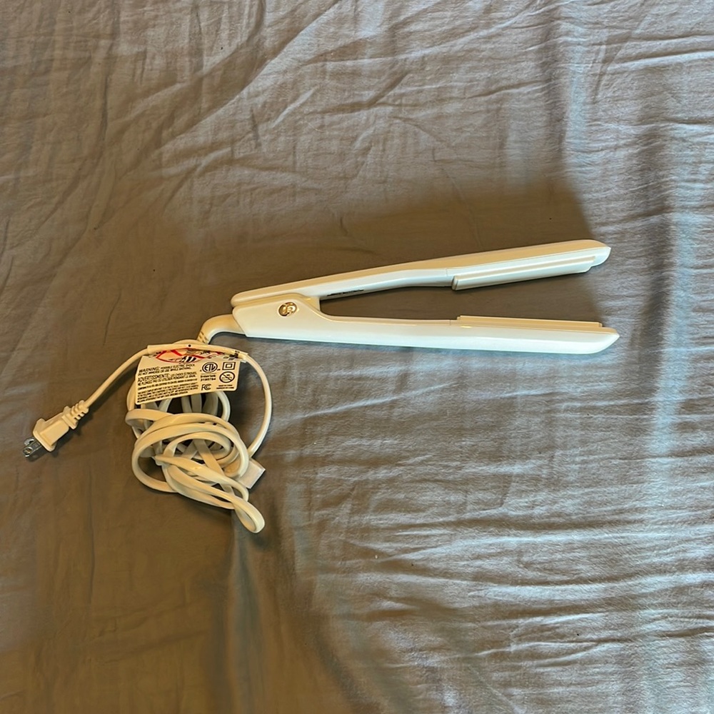 T3 hair straightener